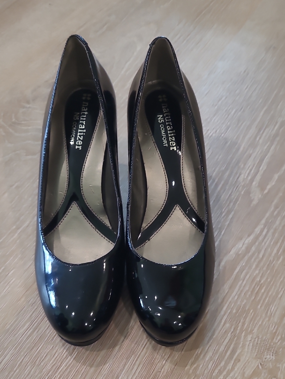 NWOT Naturalizer Black Patent Round Toe Pumps - NS Comfort